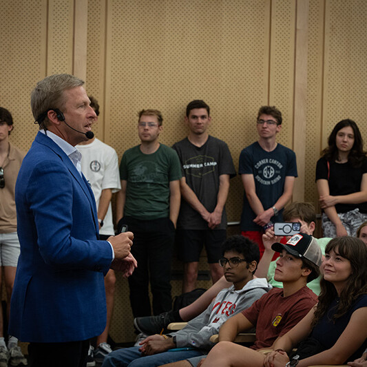 Oliver Zipse speaks in a lecture hall filled with students