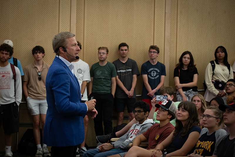 Oliver Zipse speaks in a lecture hall filled with students